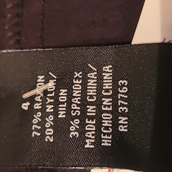 Black Capri Stretch Pants with Zipper Side Leg - Wrinkle Free Easy Care Size 4 - Picture 6 of 10